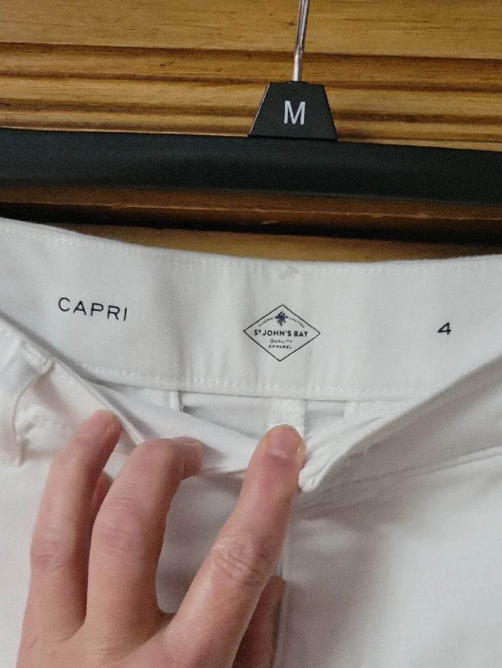 St. John's Bay White Cropped Capris 98% Cotton 2% Spandex Sz 4